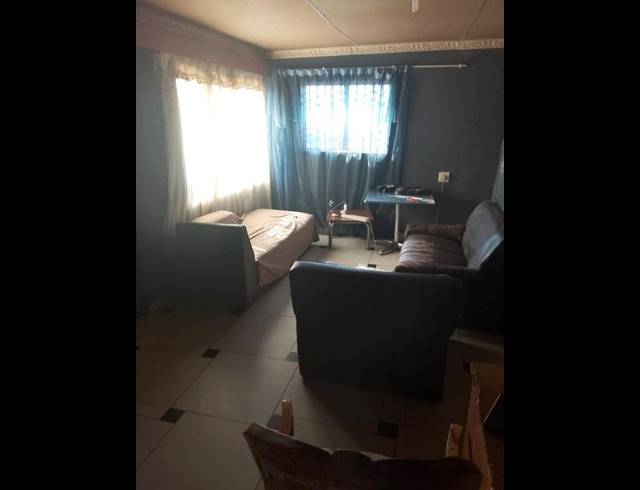 3 BEDROOM HOUSE FOR SALE IN TSHEPISONG